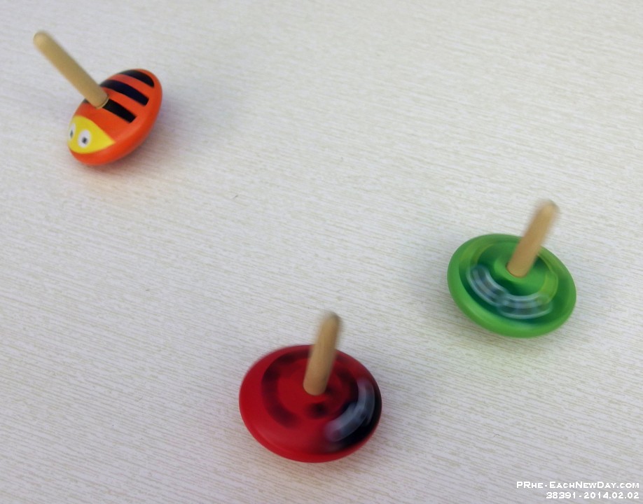 38391CrLe - Beth, Dan - Andy playing with tops